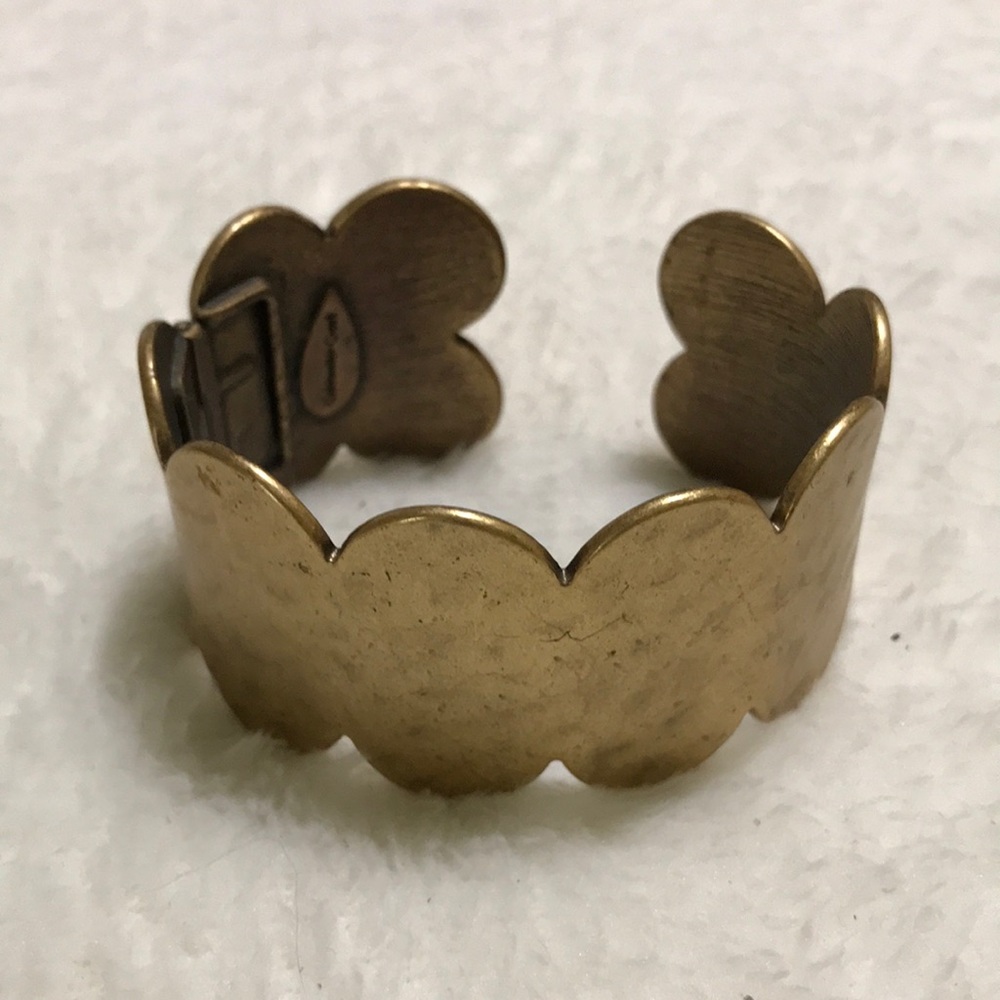 | NWOT Coldwater Creek Scalloped Gold Tone Bangle Bracelet…